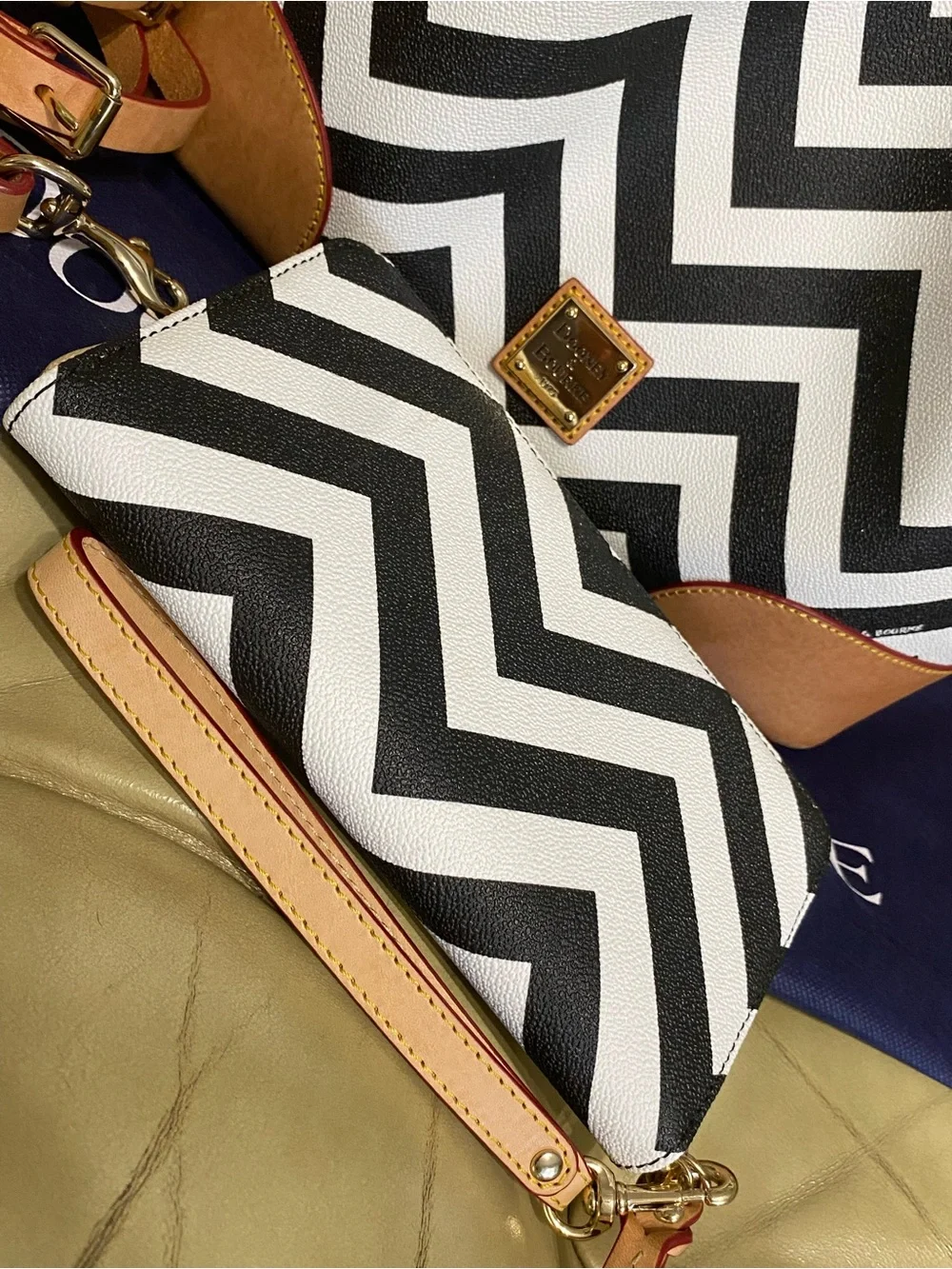 SALE! Dooney & Bourke Large Brenna Satchel & Zip Wallet Set Black/White - Picture 14 of 16